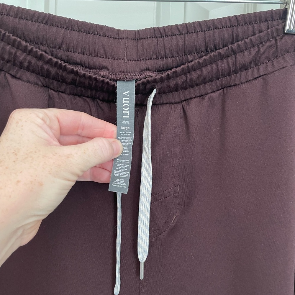 Vuori performance pant jogger plum purple color men’s size large - Picture 3 of 6